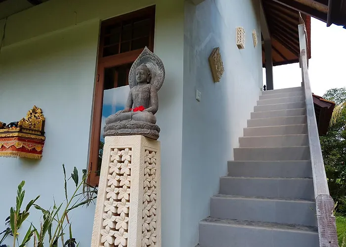 Santra Putra At Karja Art Space ウブド
