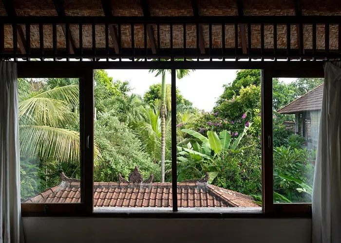 Santra Putra At Karja Art Space ウブド